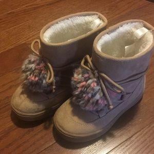 Pom Pom Adoraboots